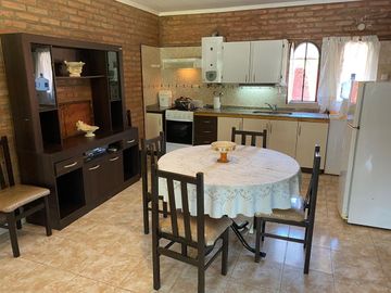 Casa con pileta en venta a 100 metros de Ruta N1