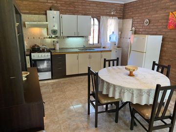 Casa con pileta en venta a 100 metros de Ruta N1