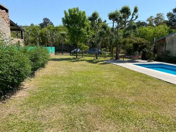 Casa con pileta en venta a 100 metros de Ruta N1
