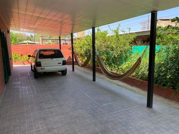 Casa con pileta en venta a 100 metros de Ruta N1