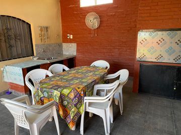 Casa con pileta en venta a 100 metros de Ruta N1
