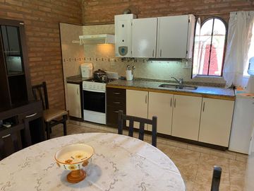 Casa con pileta en venta a 100 metros de Ruta N1