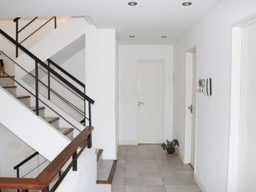 VENTA PH TRIPLEX 5AMB  MUNRO APTO CREDITO/PERMUTA
