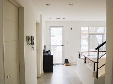 VENTA PH TRIPLEX 5AMB  MUNRO APTO CREDITO/PERMUTA