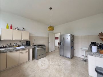 Casa esquinera en arriendo, barrio La Francia, Manizales