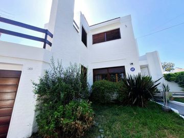 VENTA CASA 6 AMBIENTES PILETA JARDÍN MERLO PERMUTA