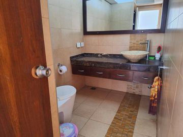 VENTA CASA 6 AMBIENTES PILETA JARDÍN MERLO PERMUTA