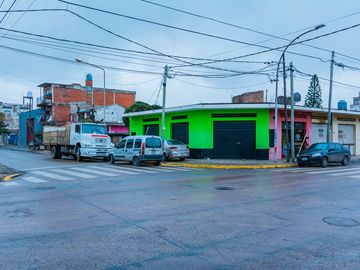 Locales comerciales lote prop venta Casanova centr