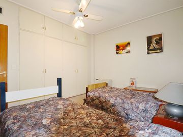 VENTA CASA 6 AMBIENTES MONTE CASTRO CON PARQUE