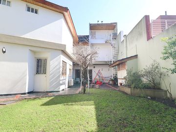 VENTA CASA 6 AMBIENTES MONTE CASTRO CON PARQUE