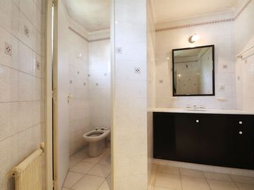 VENTA CASA 6 AMBIENTES MONTE CASTRO CON PARQUE