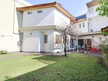VENTA CASA 6 AMBIENTES MONTE CASTRO CON PARQUE