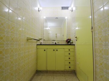 VENTA CASA 6 AMBIENTES MONTE CASTRO CON PARQUE