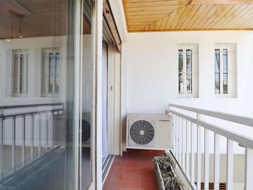VENTA CASA 6 AMBIENTES MONTE CASTRO CON PARQUE