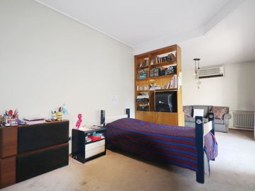 VENTA CASA 6 AMBIENTES MONTE CASTRO CON PARQUE