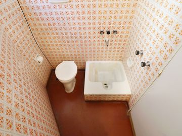 VENTA CASA 6 AMBIENTES MONTE CASTRO CON PARQUE