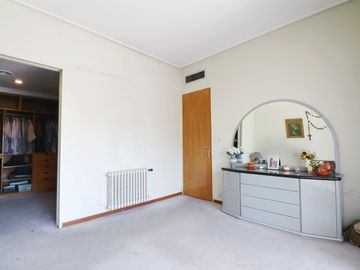 VENTA CASA 6 AMBIENTES MONTE CASTRO CON PARQUE