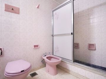 VENTA CASA 6 AMBIENTES MONTE CASTRO CON PARQUE