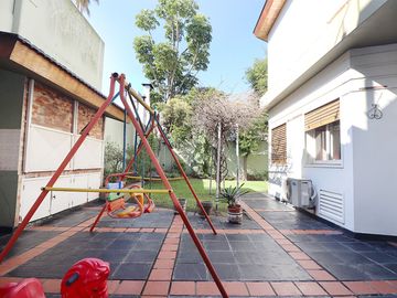VENTA CASA 6 AMBIENTES MONTE CASTRO CON PARQUE
