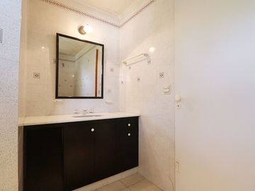VENTA CASA 6 AMBIENTES MONTE CASTRO CON PARQUE