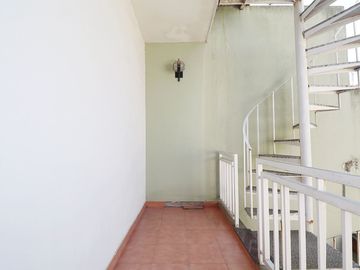 VENTA CASA 6 AMBIENTES MONTE CASTRO CON PARQUE