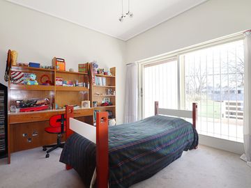VENTA CASA 6 AMBIENTES MONTE CASTRO CON PARQUE
