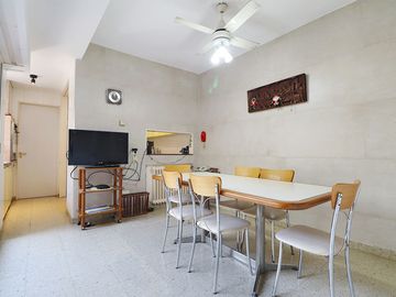 VENTA CASA 6 AMBIENTES MONTE CASTRO CON PARQUE