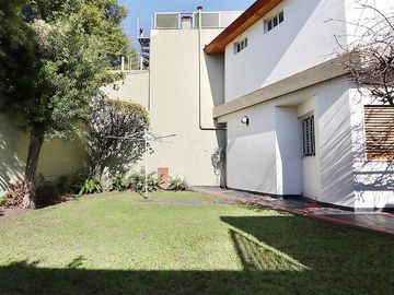 VENTA CASA 6 AMBIENTES MONTE CASTRO CON PARQUE