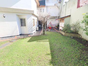 VENTA CASA 6 AMBIENTES MONTE CASTRO CON PARQUE