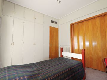VENTA CASA 6 AMBIENTES MONTE CASTRO CON PARQUE