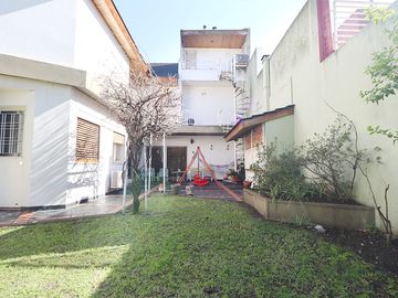 VENTA CASA 6 AMBIENTES MONTE CASTRO CON PARQUE