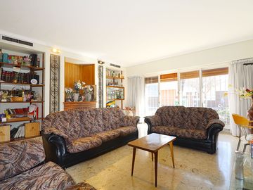 VENTA CASA 6 AMBIENTES MONTE CASTRO CON PARQUE