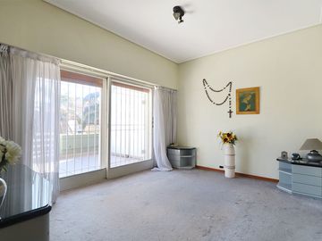 VENTA CASA 6 AMBIENTES MONTE CASTRO CON PARQUE