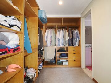 VENTA CASA 6 AMBIENTES MONTE CASTRO CON PARQUE