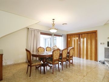 VENTA CASA 6 AMBIENTES MONTE CASTRO CON PARQUE