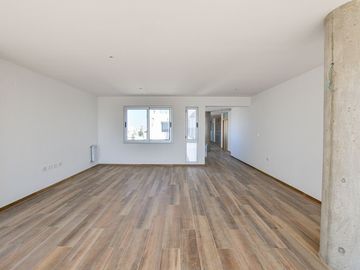 PISO EN VENTA EN LA PLATA CON TERRAZA PRIVADA