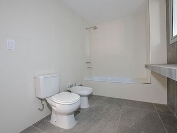 PISO EN VENTA EN LA PLATA CON TERRAZA PRIVADA