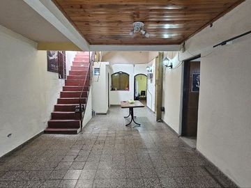 Venta Casa en Pompeya lote propio PB y 1 piso