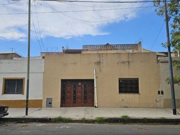 Venta Casa en Pompeya lote propio PB y 1 piso