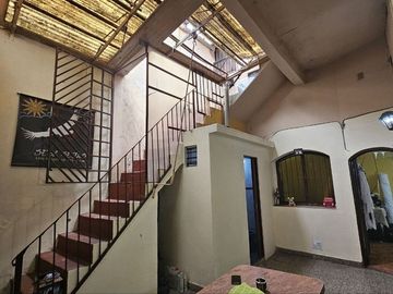 Venta Casa en Pompeya lote propio PB y 1 piso