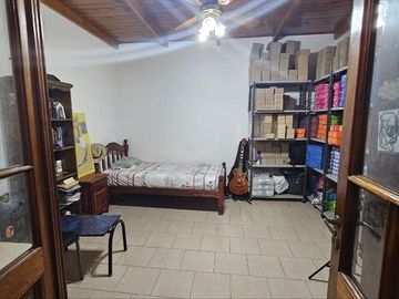 Venta Casa en Pompeya lote propio PB y 1 piso