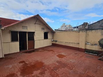 Venta Casa en Pompeya lote propio PB y 1 piso