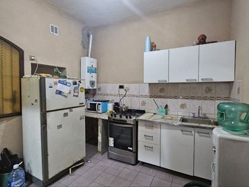 Venta Casa en Pompeya lote propio PB y 1 piso