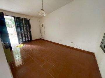VENTA CASA 3 DORMITORIOS CON PATIO EN ZONA SUR