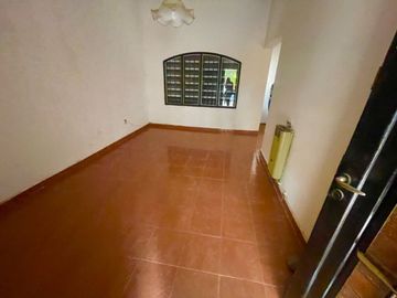 VENTA CASA 3 DORMITORIOS CON PATIO EN ZONA SUR