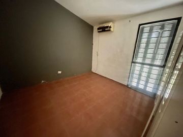 VENTA CASA 3 DORMITORIOS CON PATIO EN ZONA SUR