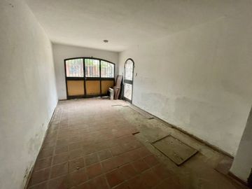 VENTA CASA 3 DORMITORIOS CON PATIO EN ZONA SUR