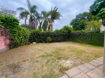 VENTA CASA 3 DORMITORIOS CON PATIO EN ZONA SUR