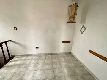 VENTA CASA 3 DORMITORIOS CON PATIO EN ZONA SUR