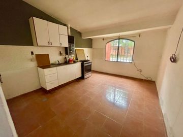 VENTA CASA 3 DORMITORIOS CON PATIO EN ZONA SUR
